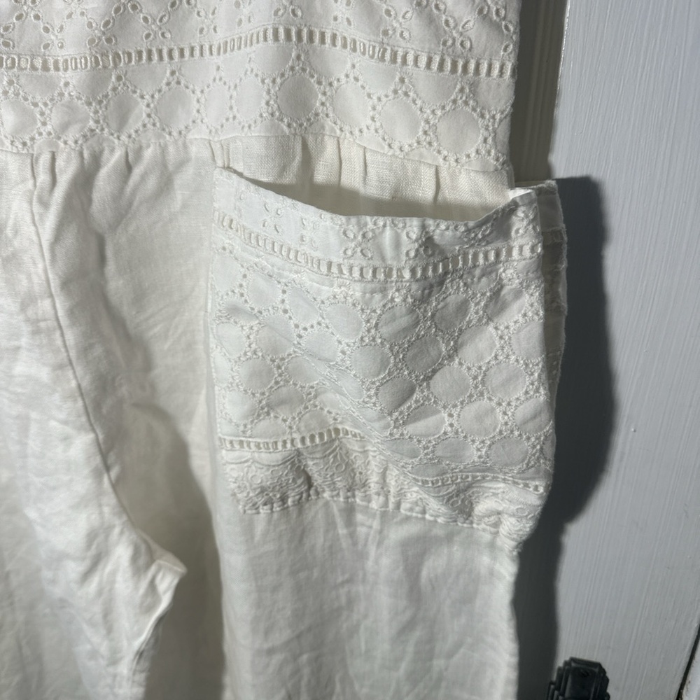 Cream Sleeveless Top with Lace Detail - Picture 3 of 4